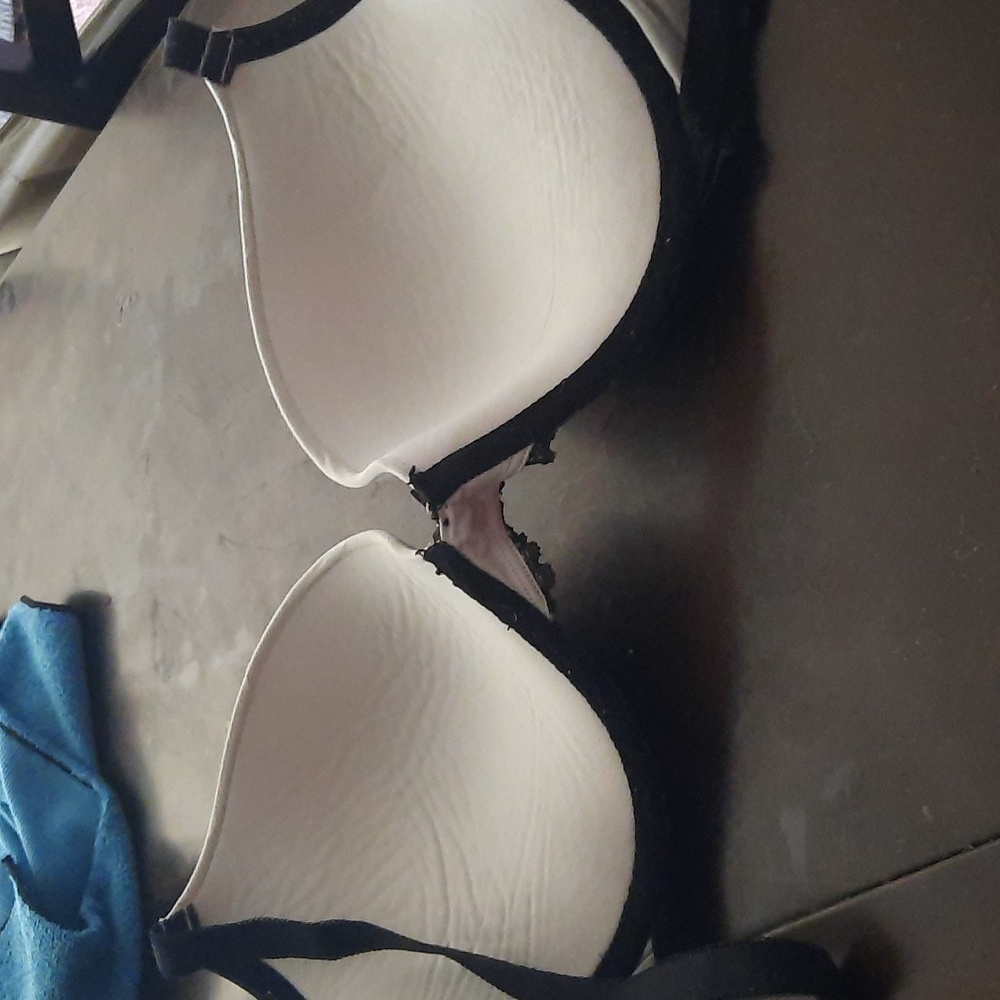 Victoria Secret Bra - Picture 4 of 4